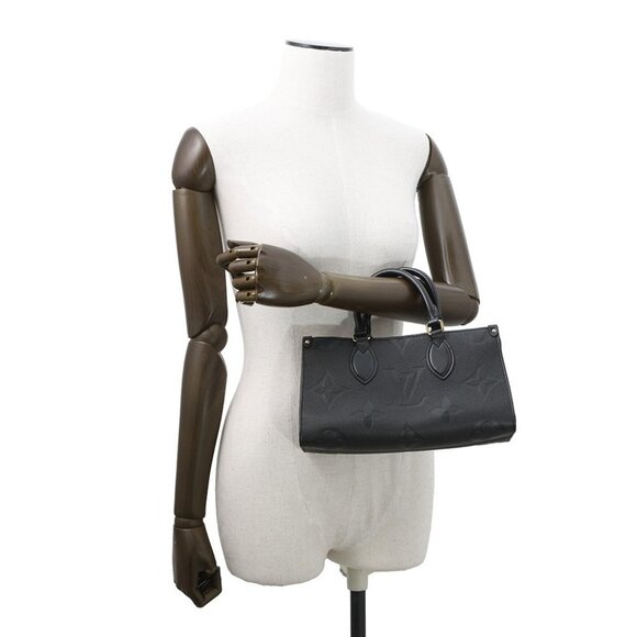 LOUIS VUITTON OnthegoEW Monogram Empreinte Leather Noir M23640 - Picture 4 of 15